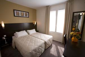 Superior twin with garden view, french bed, and private facilities (shower)